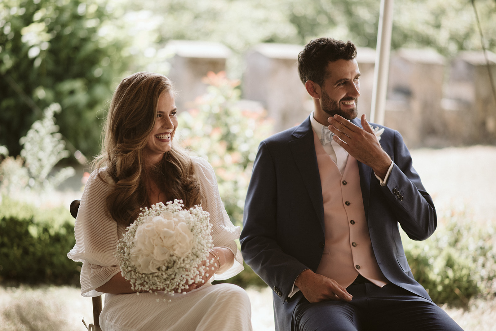 les mariées à la cérémonie laïque - mariage haut de gamme auvergne